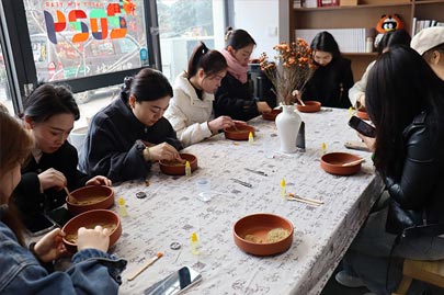 河南賽諾威全體女同事“甜蜜女神節(jié)，藝術(shù)DIY”活動慶祝3月8日女神節(jié)快樂！